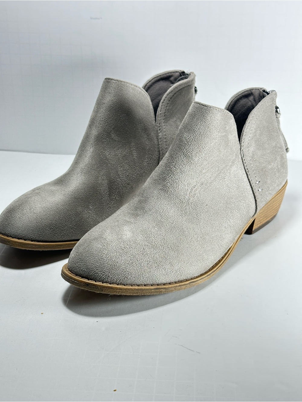 Journee Collection Gray Tassel Rear Zip Ankle Booties Size 9W